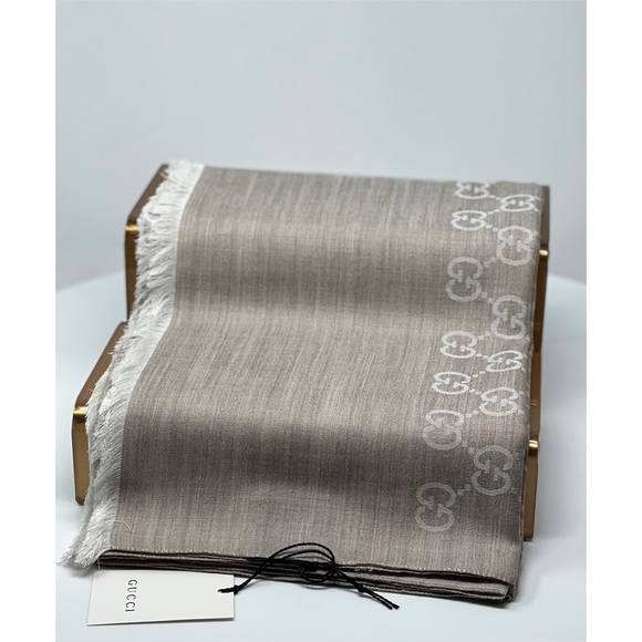 Gucci GG jacquard silk wool shawl dark grey scarf - Picture 5 of 8
